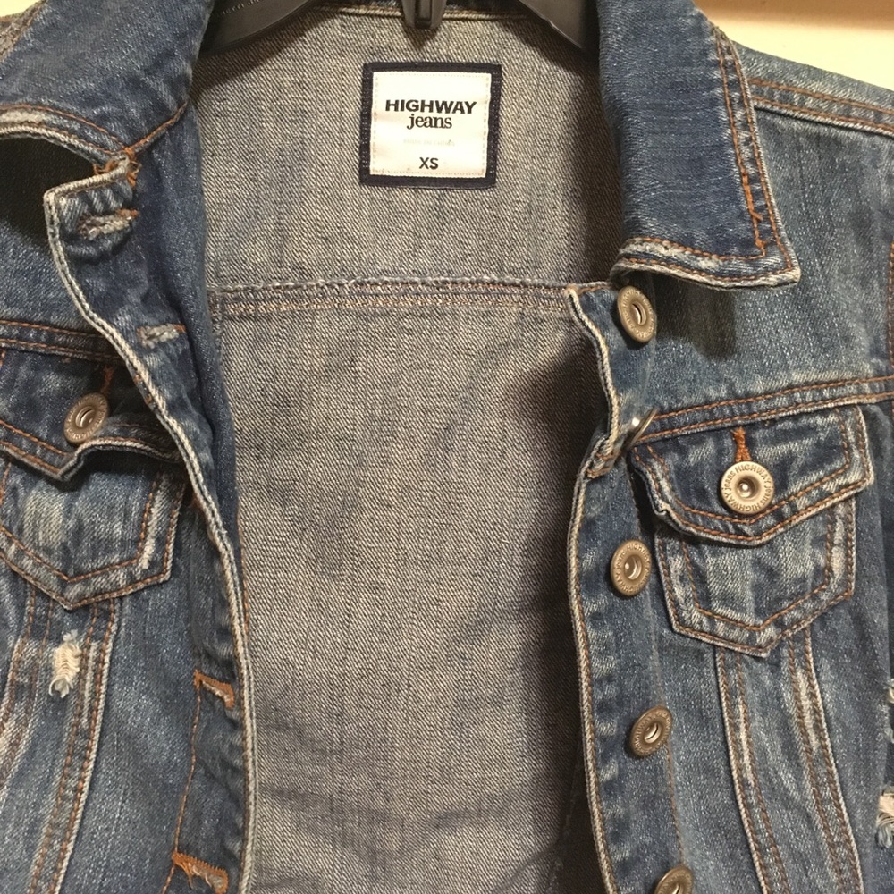 ✨Jean Jacket✨ - Picture 2 of 4
